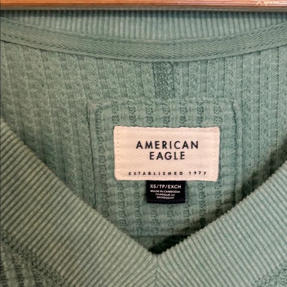 American Eagle Outfitters Green V-Neck Sweater - Picture 2 of 6